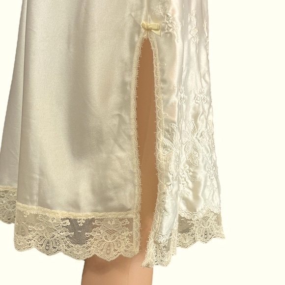 Victoria’s Secret Jewels by SLT Vintage Half Slip, Cream |L - Picture 8 of 17